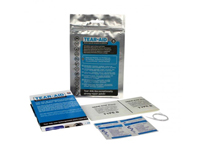Contenu d'un paquet Tear Aid type A : patch, filet de renfort, 4 chiffons &agrave; l'alcool et manuel